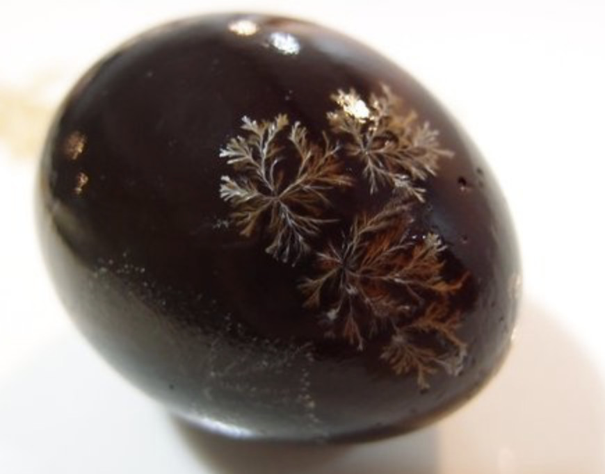 入厨贴士｜挑选皮蛋的4大秘诀，熟成并凝固良好，手指轻敲有弹性