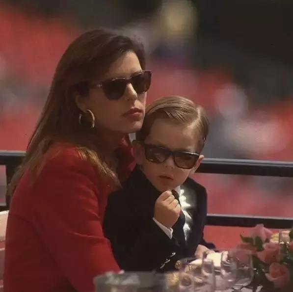 能嫁给王子的从来就不是“灰姑娘”，一起来看这场举办在世界五大宫殿之一的世纪梦幻婚礼吧