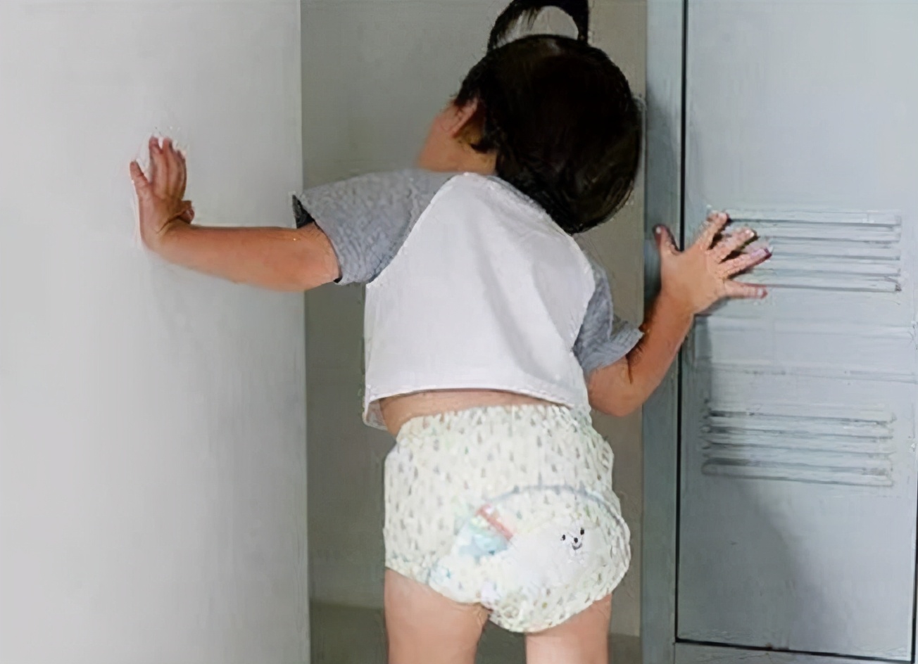 孩子被老师批评尿裤子了怎么办,4岁孩子被老师立规矩批评