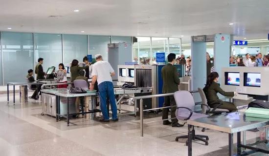 去国外旅游过安检被偷视频,出国旅游过海关被扣是什么原因