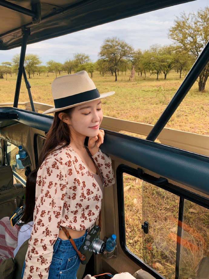 朴孝敏极简穿搭质感十足,朴孝敏时尚迷人