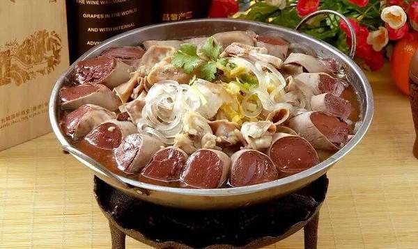 正宗东北酸菜血肠杀猪菜,正宗东北杀猪菜里面都有什么肉类