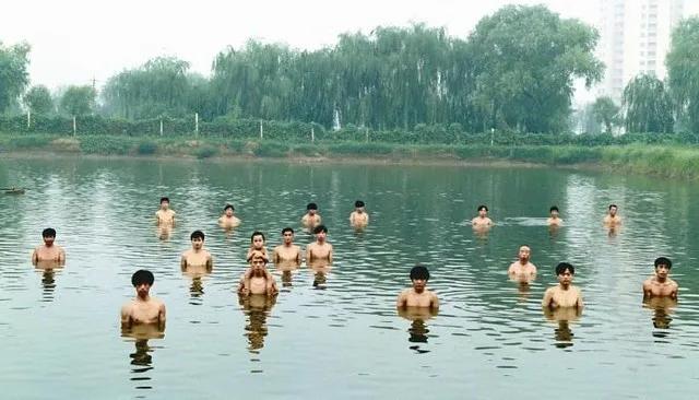 行为艺术到底是什么,通俗点讲什么是行为艺术