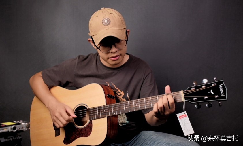 完美大学生活，从加入吉他社开始，老司机教你如何选入门吉他