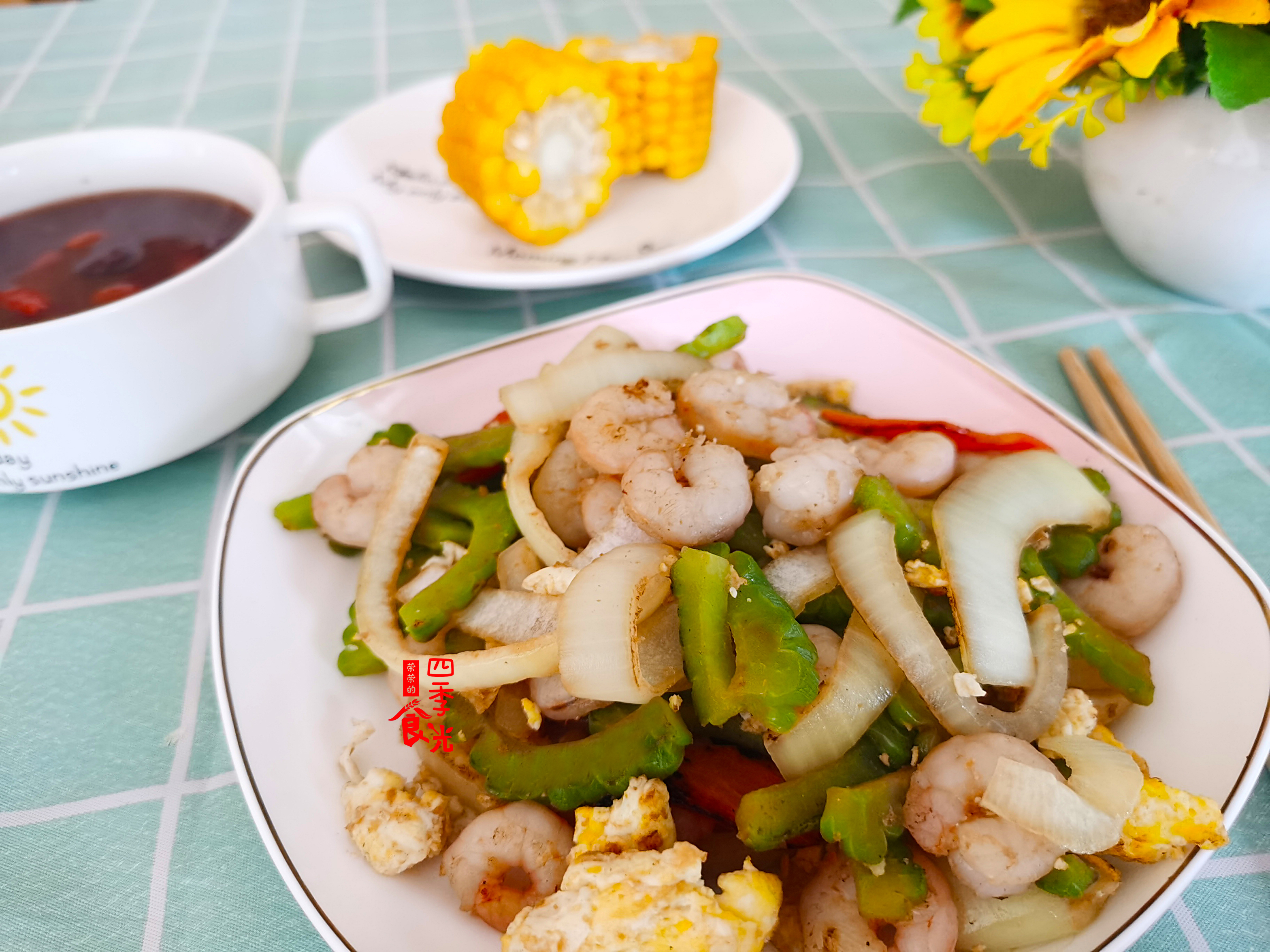 减肥期苦瓜的正确做法,8天狂甩大肚腩苦瓜和绿茶