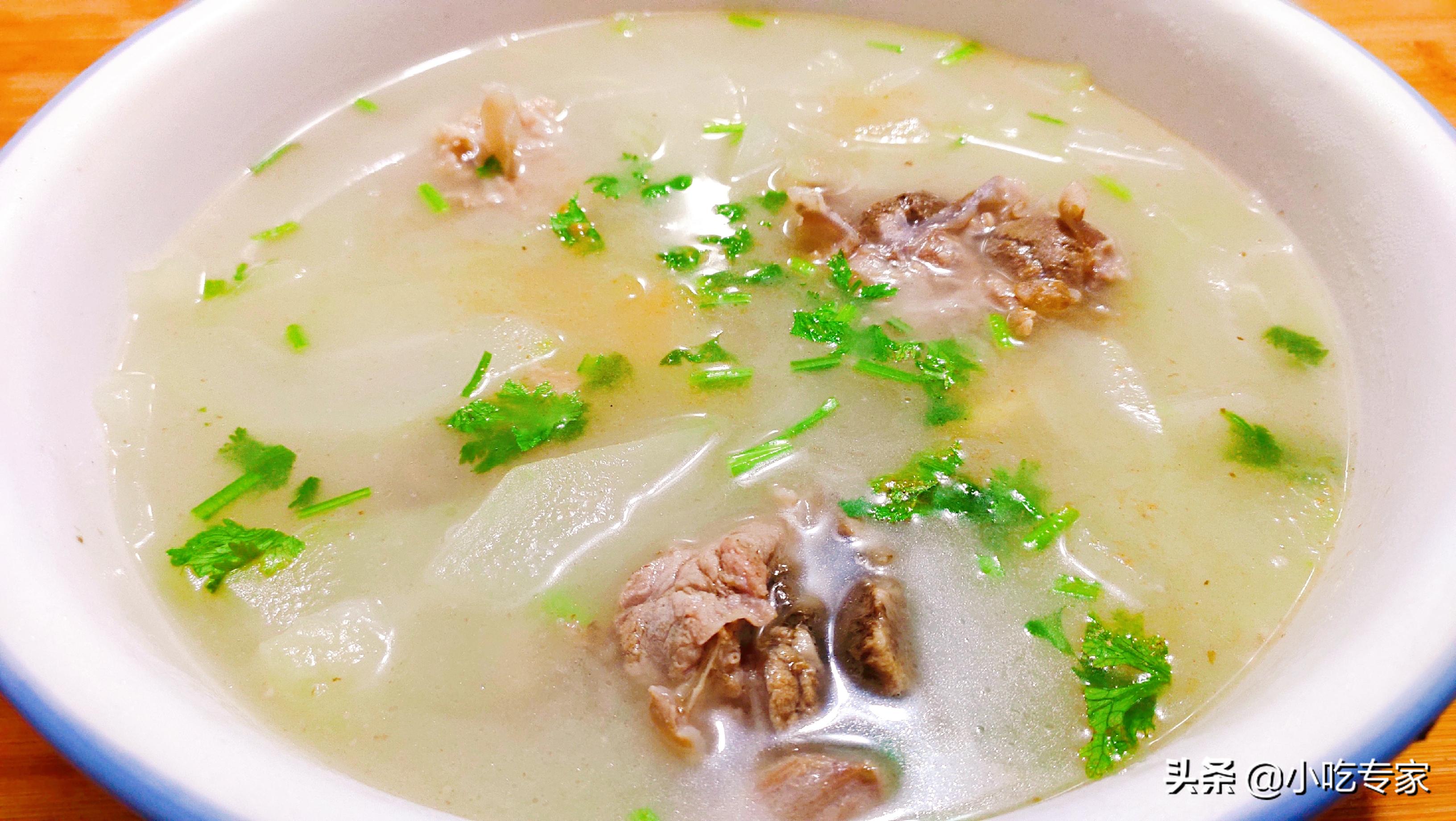 炖大骨汤先加盐还是后加盐,大骨汤加什么去腥味