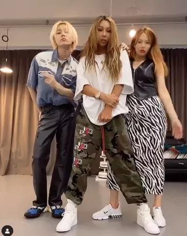 泫雅性感带货StussyxNikeKK，姐姐穿上果然比别人好看一万倍