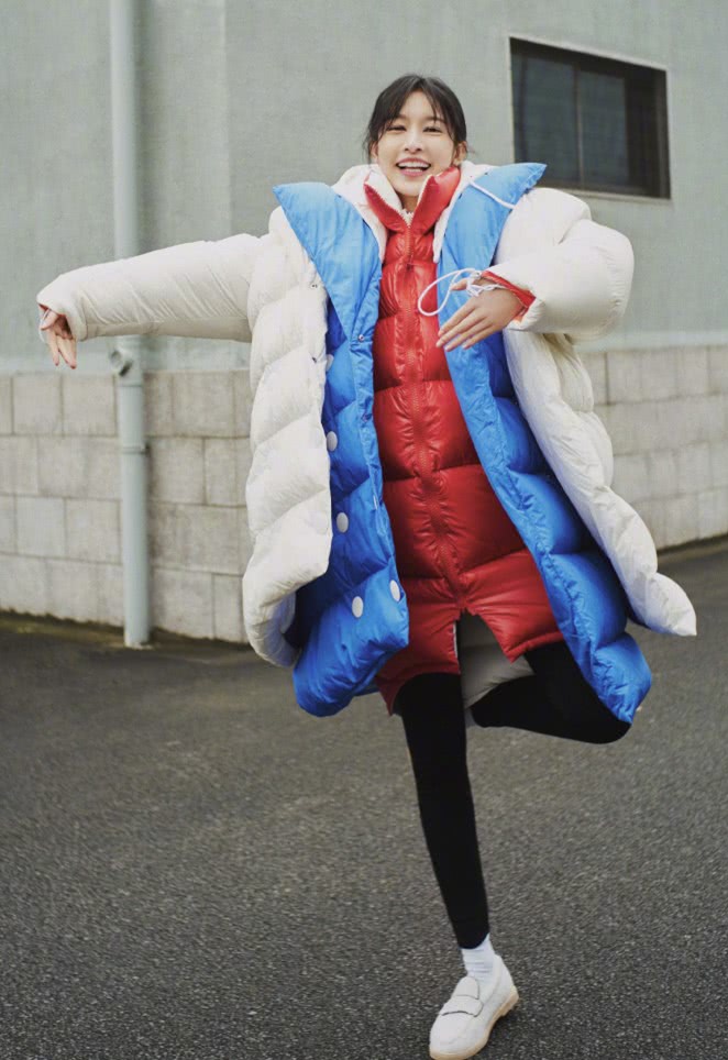 张俪冬季穿搭羽绒服,张俪穿羽绒服