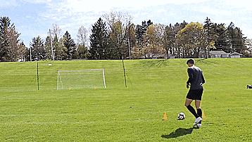 足球训练如何提高踢球发力,足球训练怎样练好两脚出球