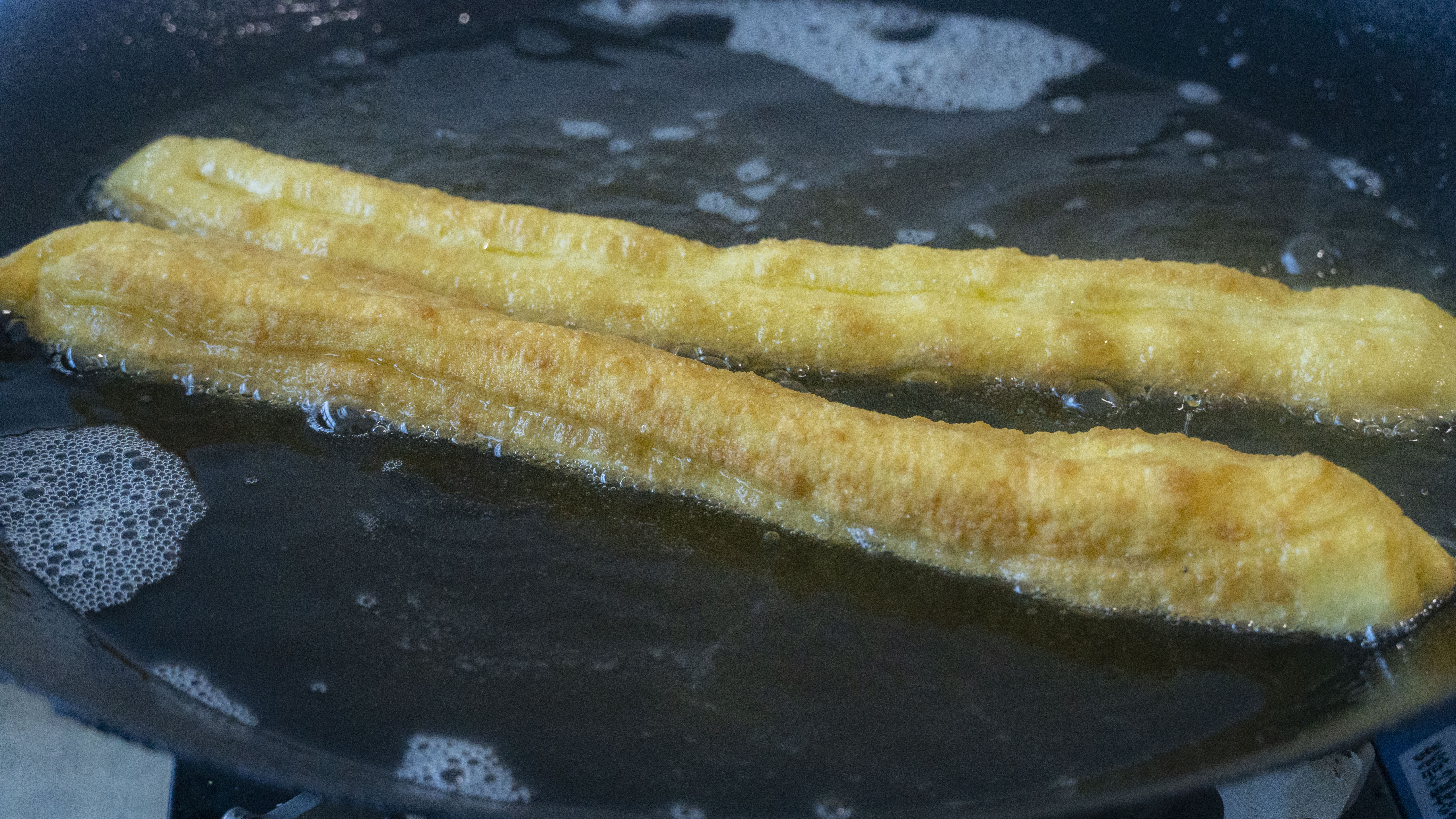 蓬松酥脆空心大油条,油条怎么做酥脆松软空心无泡打粉