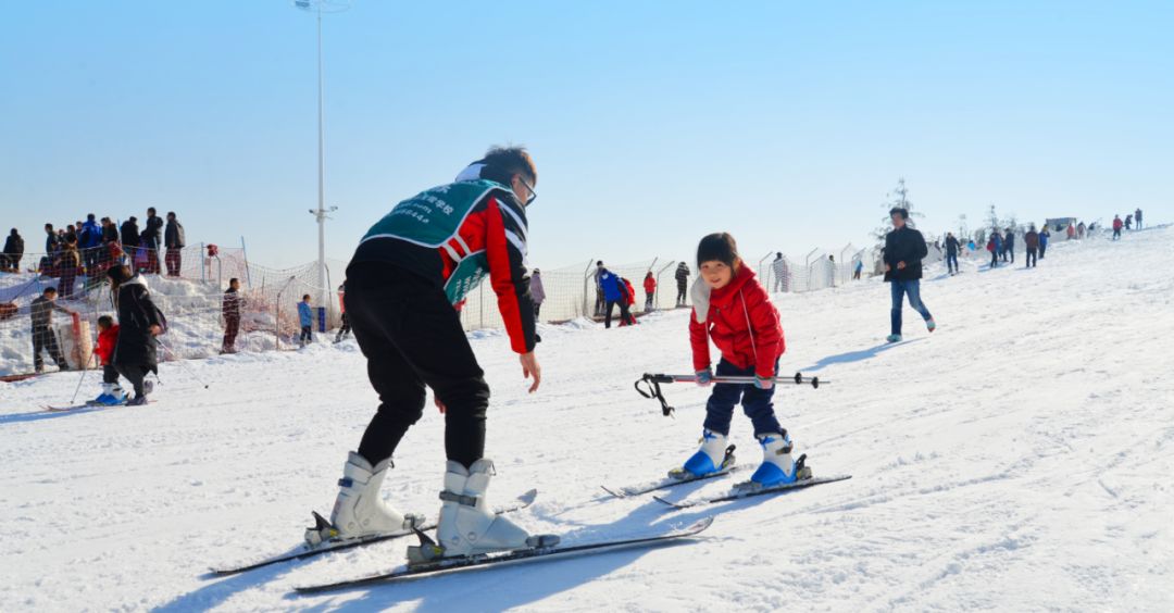济南卧虎山滑雪场门票多少钱,济南滑雪场滑雪攻略