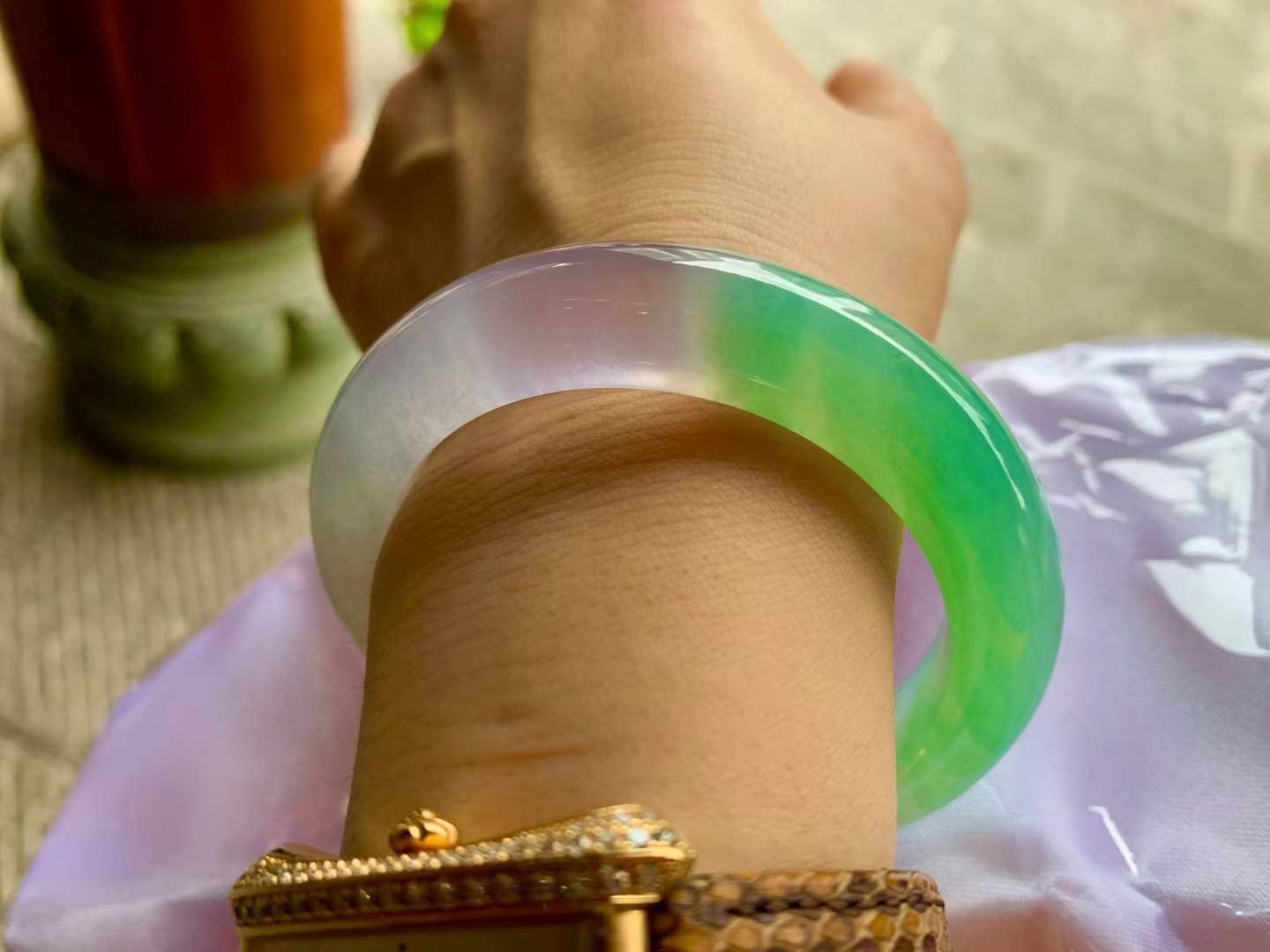 翡翠手镯怎么选比较好,翡翠手镯如何挑种水