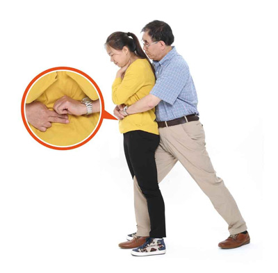 宝宝吃东西不小心卡住怎么办？关键时刻你能救孩子一命吗？家中有宝宝的家长一定要学会海姆立克急救法