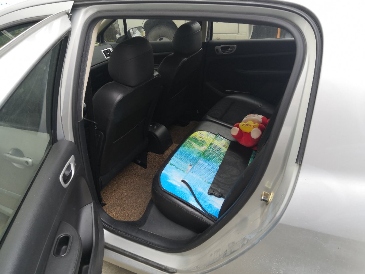 标致307两厢自动1.6驾驶感受,307原地烧胎