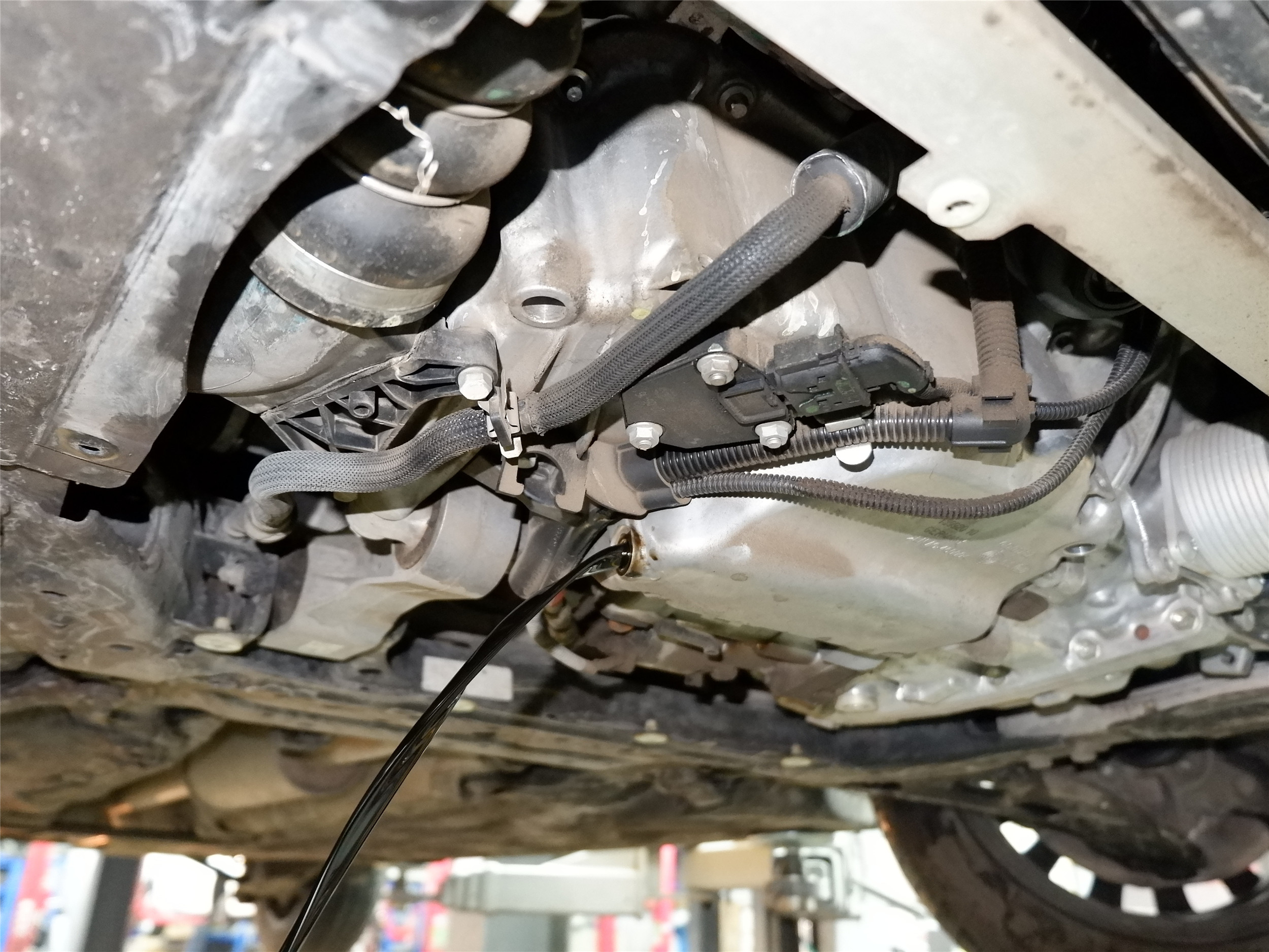 mini是三缸发动机吗,做了保养发动机抖动