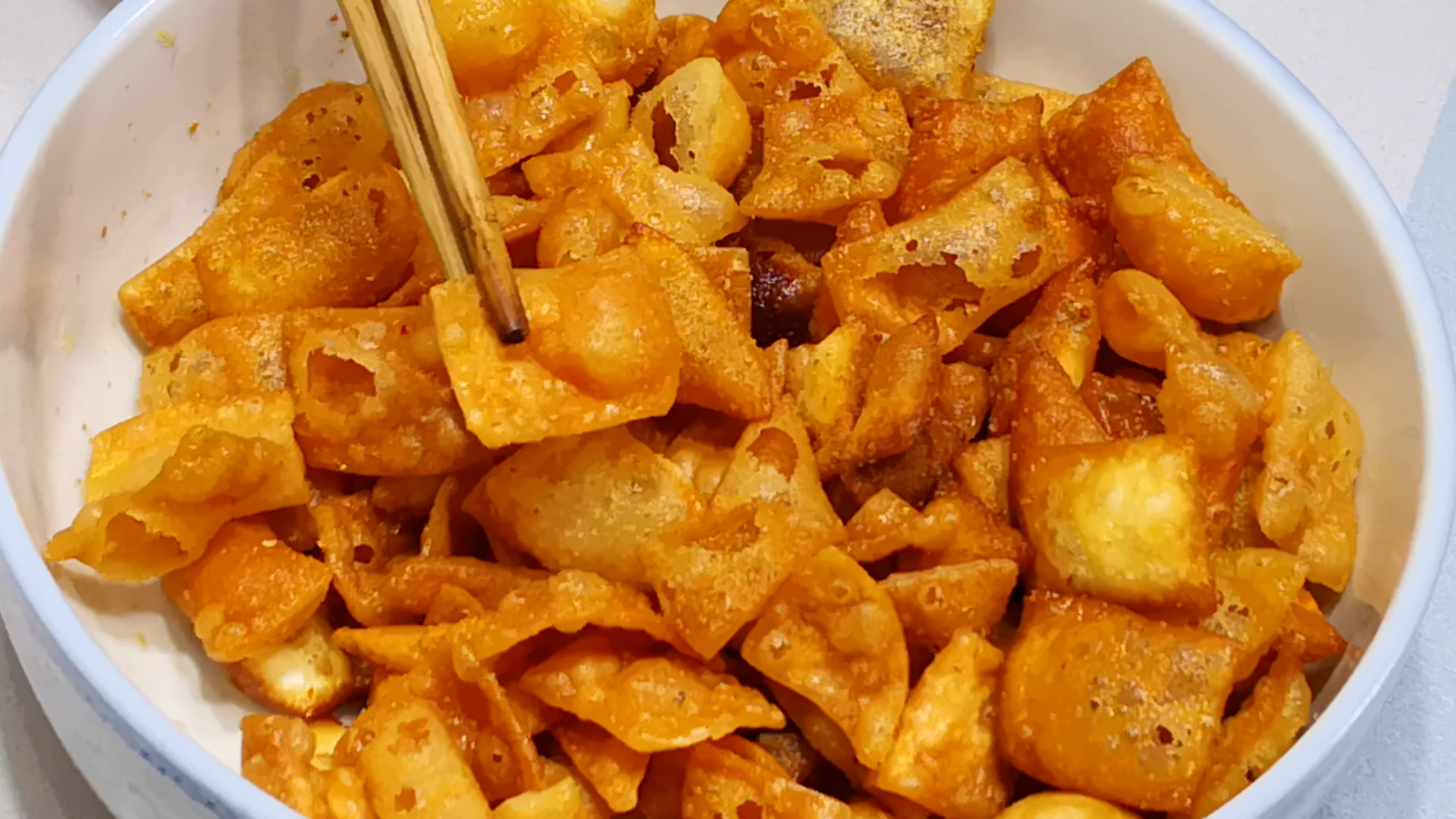 吃剩的饺子皮不要扔掉，3种做法瞬间变美食，操作简单，新手也会