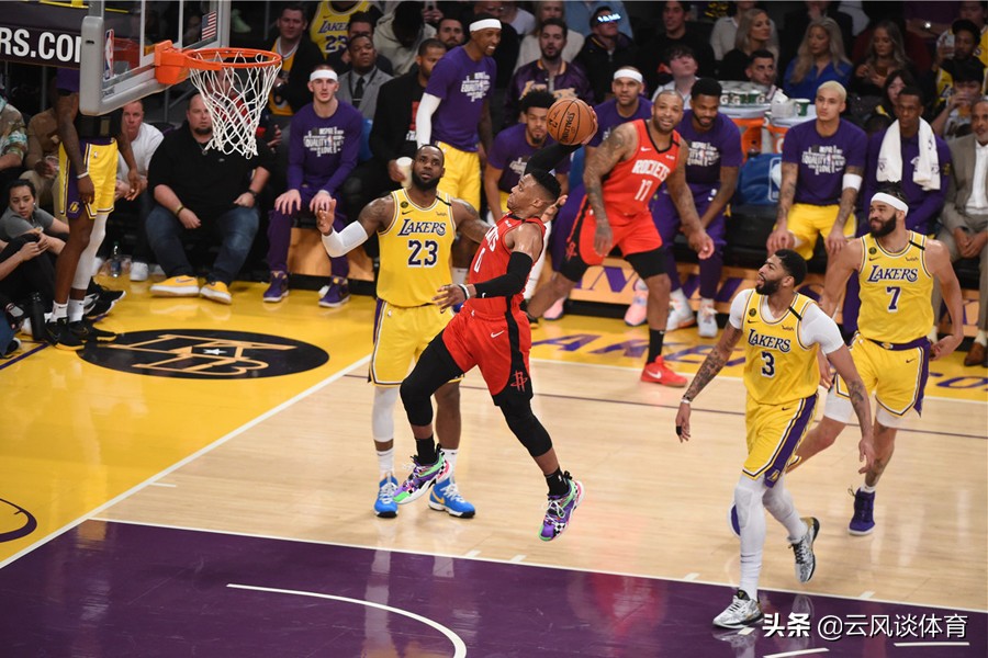 仅仅两场比赛，红队致命破绽显现，送走卡佩拉成为最大败笔