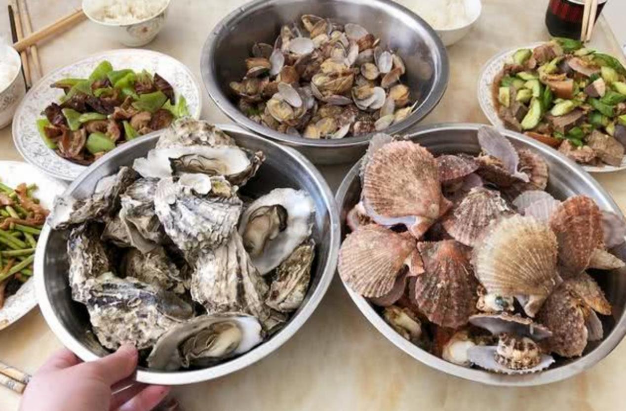 超市里的活生蚝怎么挑选,撬开生蚝怎么挑选新鲜的