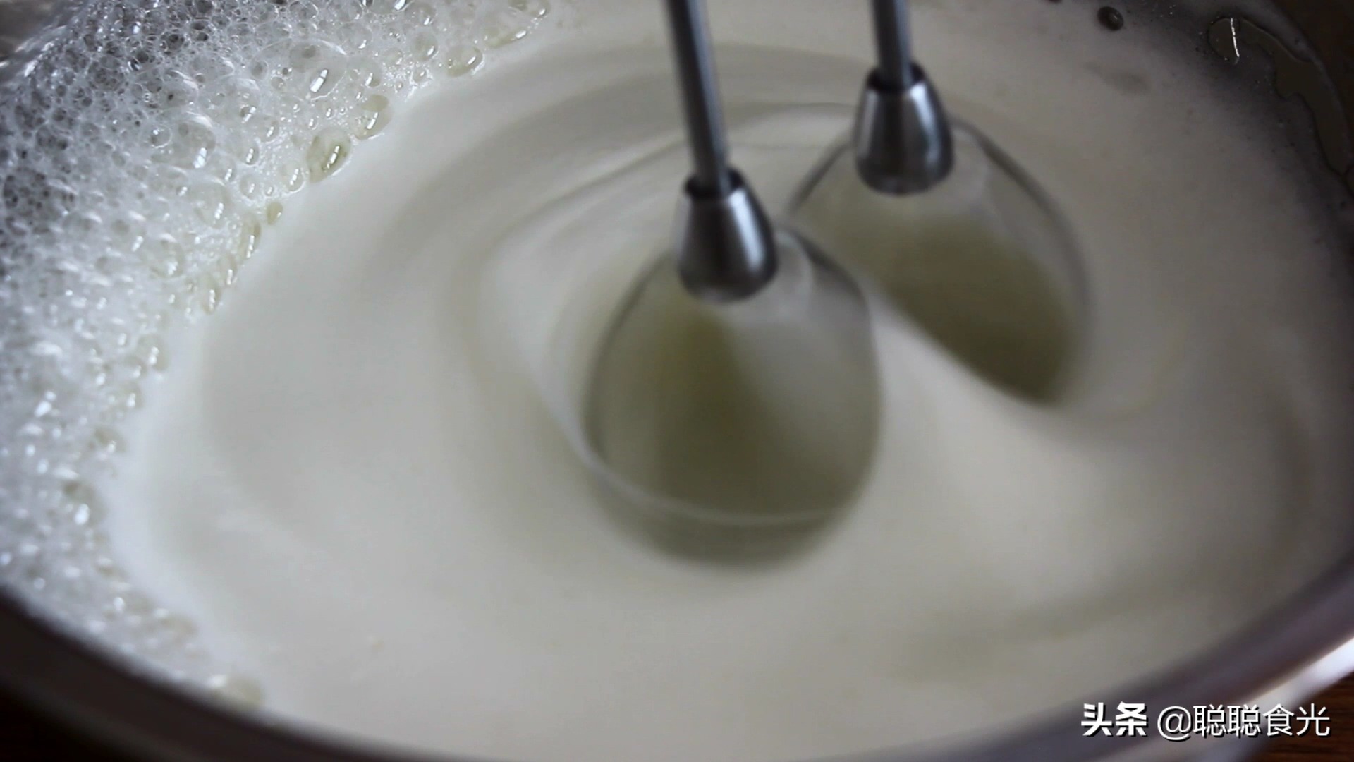 电饭锅煮蛋糕不用打蛋器蓬松不,为什么我做的电饭锅蛋糕不够蓬松