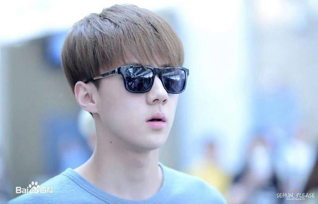 他是顶级男团门面，被称为爱豆中的贵族，却多次对女神公开示爱