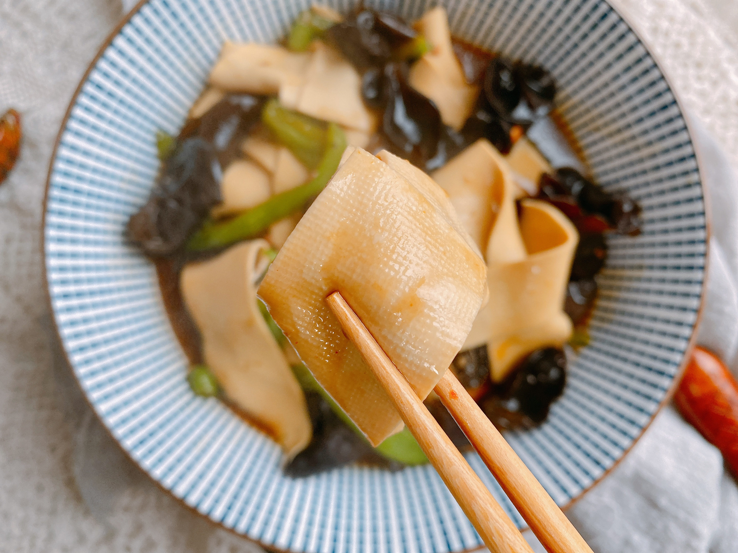 木耳怎么泡发更好吃,木耳的泡发和吃法