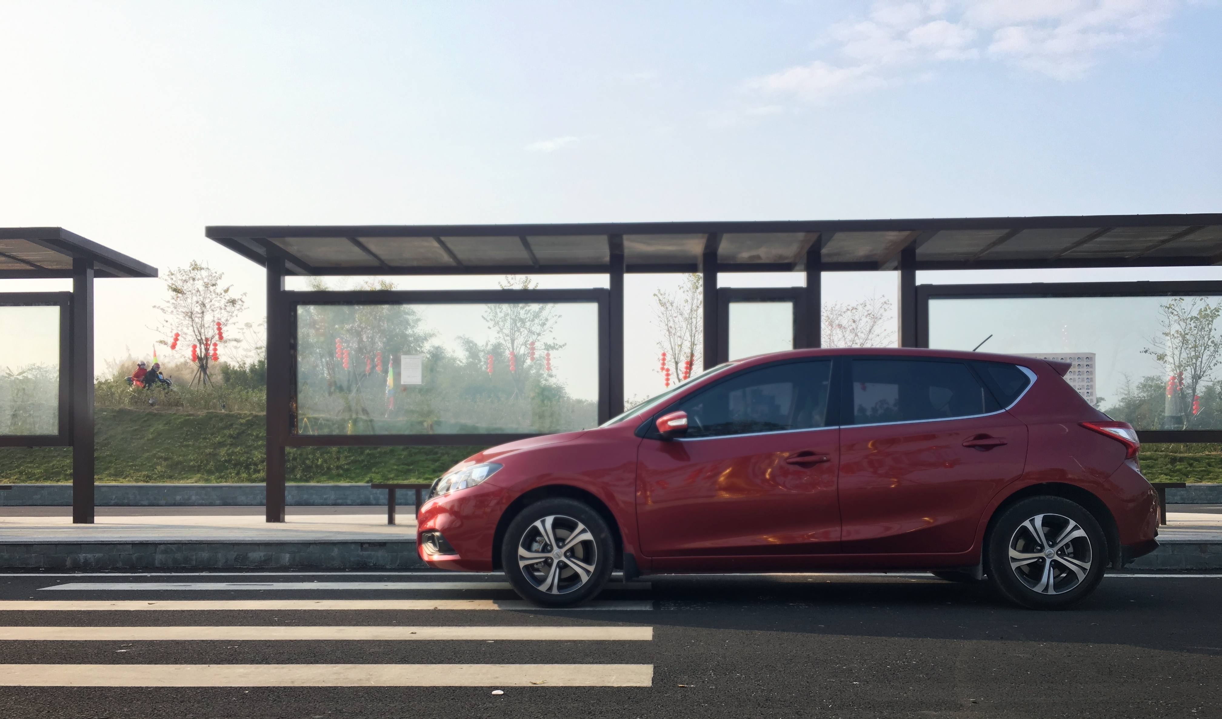 新款骐达的优点和缺点,骐达后排放倒