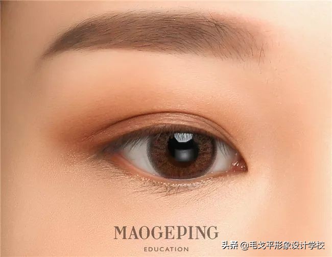 怎么画眼妆才不显脏,想学画眼妆今年最流行的眼妆