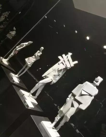 杰克琼斯亲兄弟，全国男装Top6！门店实在太高级了