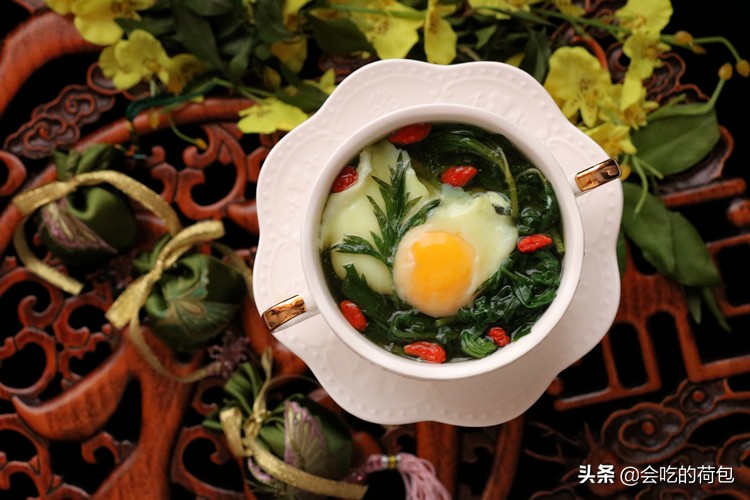 80岁奶奶教我用艾叶煮鸡蛋作用,鸡蛋和艾叶煮水喝有什么功效