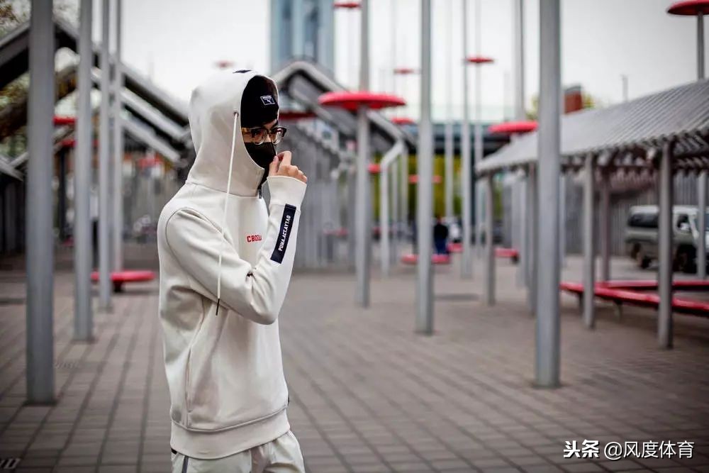 这几件联名新品上街，竟然没有一个人跟我穿的一样？