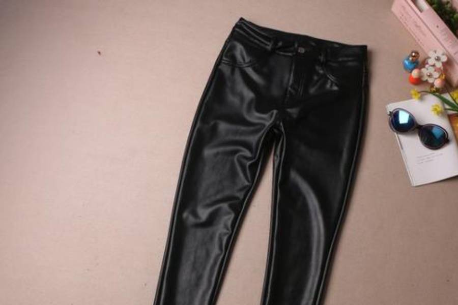 皮裤里面有褶皱怎么办,皮裤穿身上一会就褶皱怎么解决