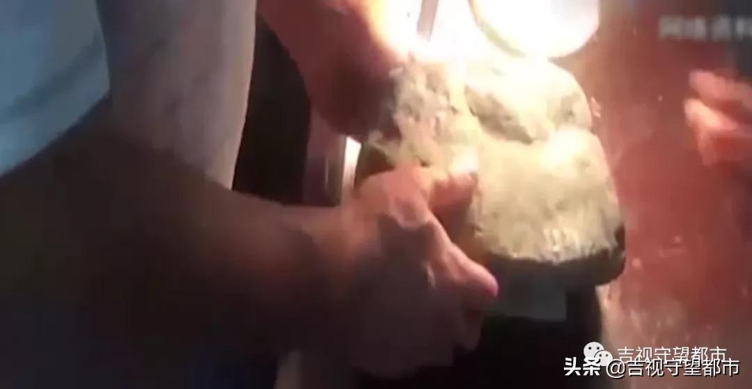 男子从网上买玉石,男子网上买东西货到付款被骗