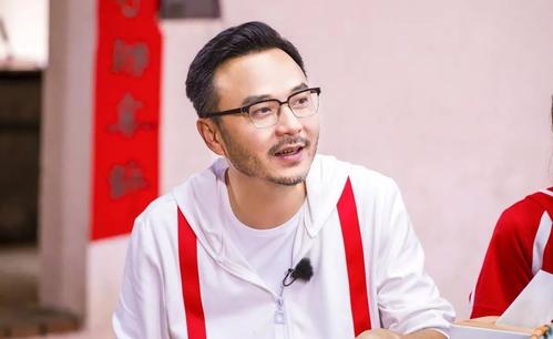 汪涵从中专逆袭湖南卫视主持人,从湖南一哥到跌落神坛