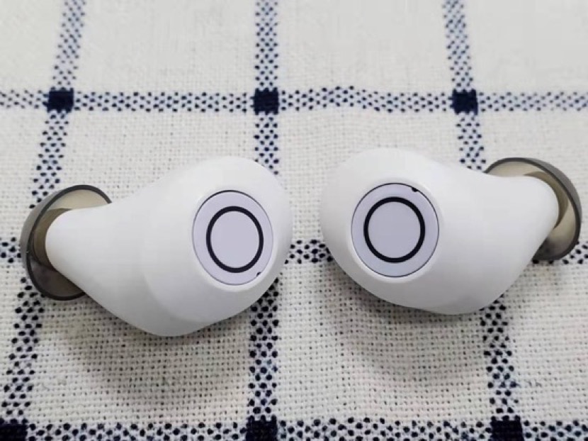 MOMAX首款TWS耳机PILLS上手体验便捷小巧续航给力