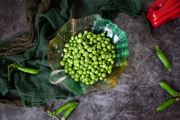 为啥你做的豌豆容易变黄?只要一招,炒出来的豌豆翠绿又好吃