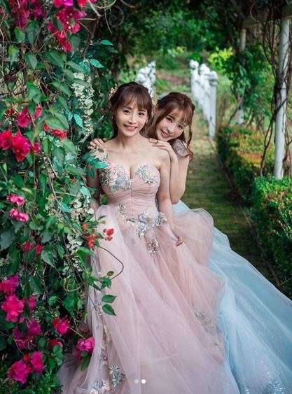 元元拍母女婚纱神基因，敢说这是妈妈？