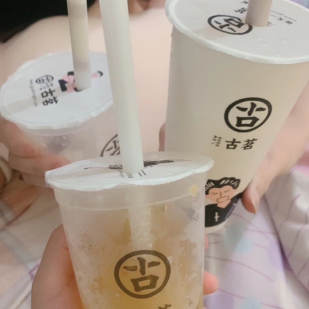 朋友圈都在刷秋天第一杯奶茶,谁还记得秋天第一杯奶茶朋友圈