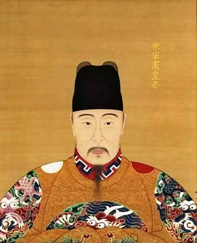 大明嘉靖红釉瓷器,十窑九不成