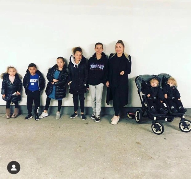 31岁英国妈妈爱囤货，1个月不出门也够吃用，单湿巾买了四千多包