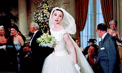 结婚当天新娘两套礼服怎么穿,参加婚礼怎么穿比新娘好看