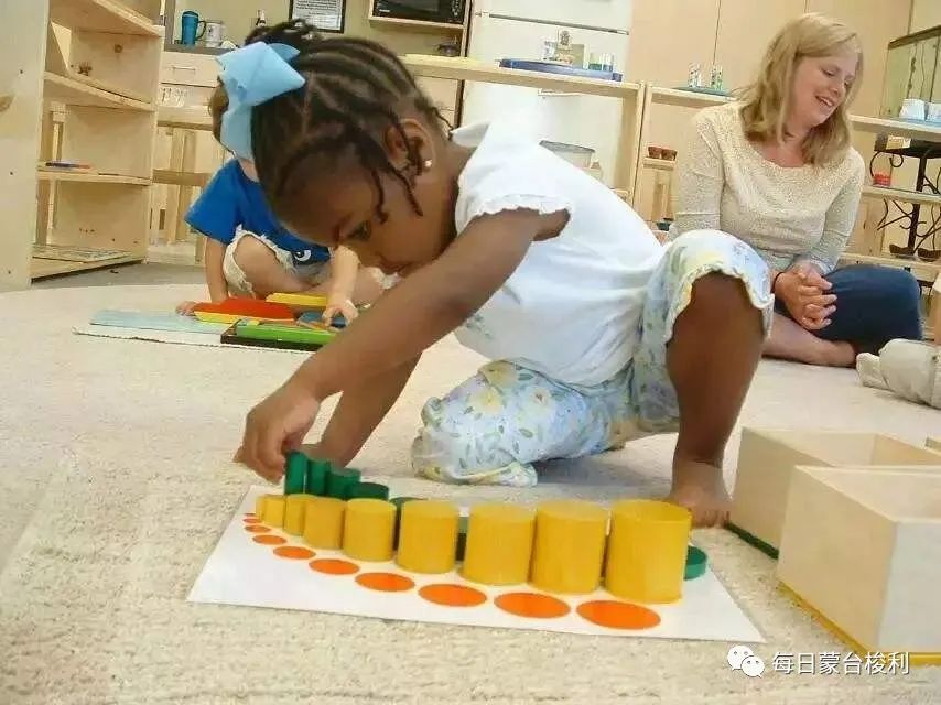 带你走进一所蒙台梭利幼儿园,选择蒙氏幼儿园还是传统幼儿园