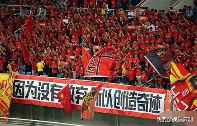 罗西重返赛场wsbk,罗西高光时刻