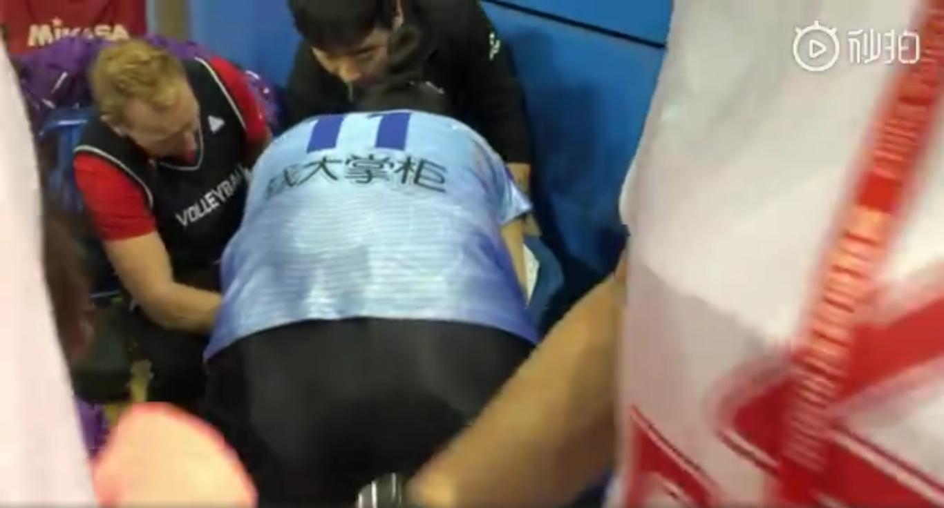 丁霞受伤视频疼哭,丁霞崴脚疼哭哪一场