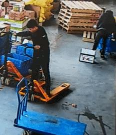 住酒店与陌生人拼房安全吗,住宾馆的体验