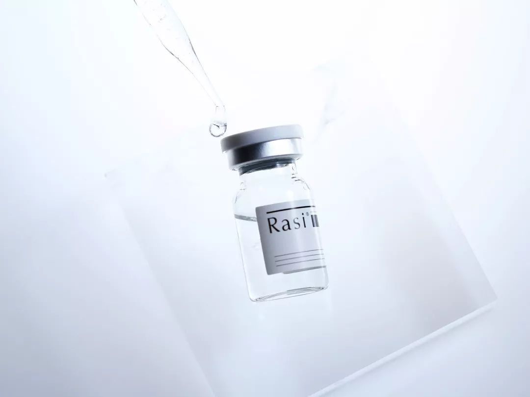 美容精们看过来！肌肤发光已经OUT了？现在流行美到带电