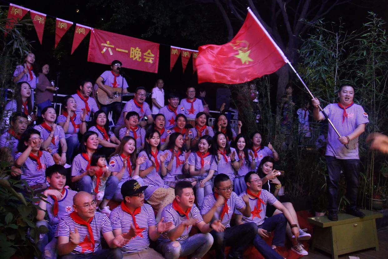 超龄儿童戴红领巾图片,戴红领巾的小朋友六一儿童节