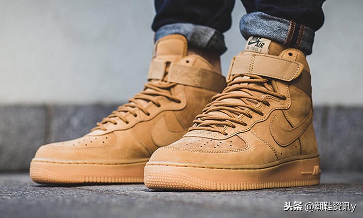 耐克球鞋大秀小麦肌，真的不要太低调