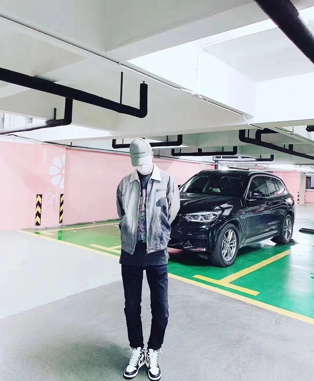 涨见识了!原来很多开宝马的都有一面鞋墙,穿的球鞋不上千就上万