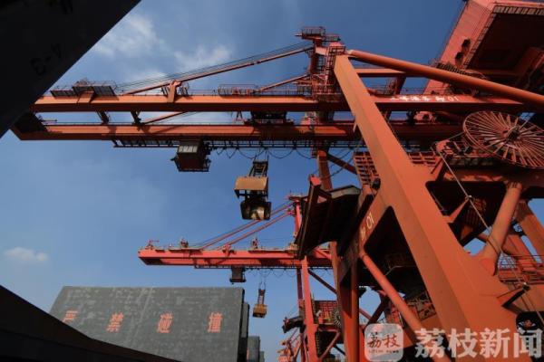 靖江取得的巨大成就,港口货物吞吐量取得开门红