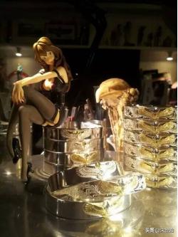 如何用小小的配饰搭配出百变风格 (小众配饰搭配方法)